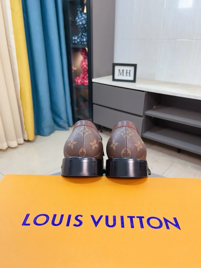 Ex-factory price 720🌹🌹High version [LV] Louis Vuitton's popular casual leather shoes🎖Fashionable and elegant🎖🎖Material: Original imported open-edge beaded cowhide, washed cowhide leather lining, original open-molded rubber outsole, high-end and classy, ​​elegant quality, instantly transforming into a handsome man ❤❤Standard\nNumber: 38-44